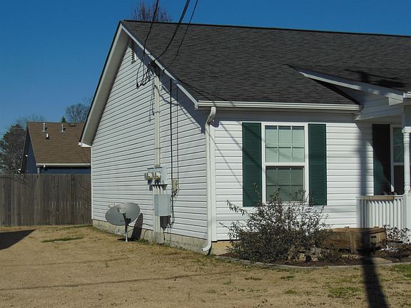 3rd image of 285 Flagstone Dr