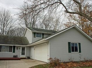 1045 Yarmouth Rd, Grafton, OH 44044