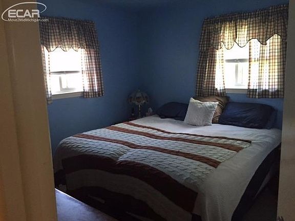 4th image of 2251 Dudley St
