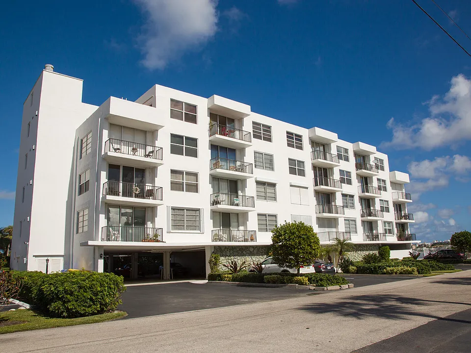 301 Croton Ave #302