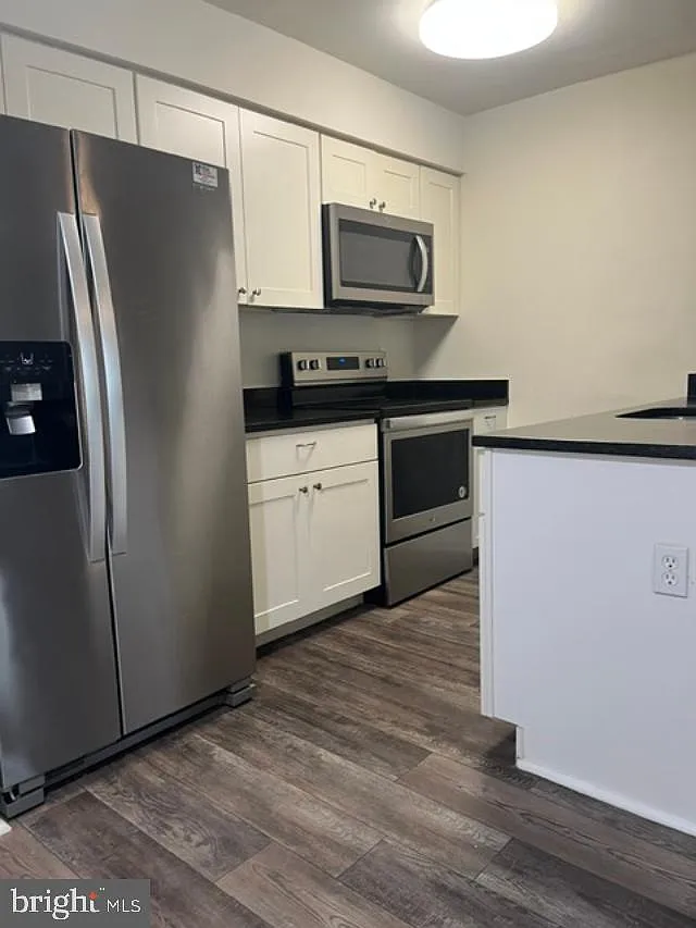 2 bed, 2.0 bath, 825 sqft, $2,200 — Photo 2