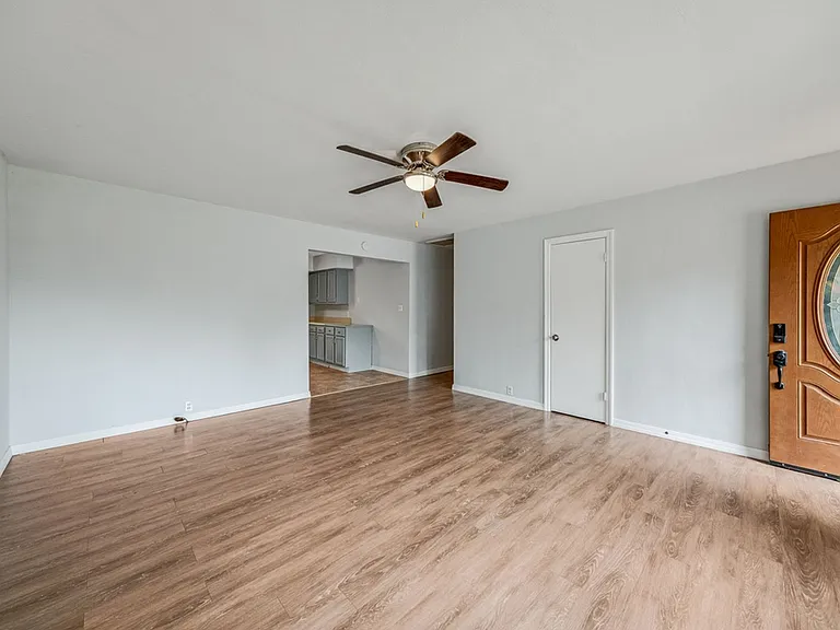615 Breen Dr — Photo 4