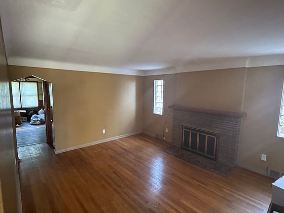3rd image of 11820 College St