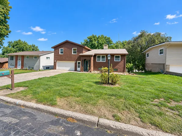 610 West St, Jackson, MN 56143