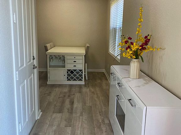 Dining area, from entryway looking in.