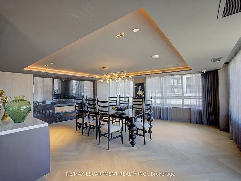 395 Dundas St W #413 — Photo 39