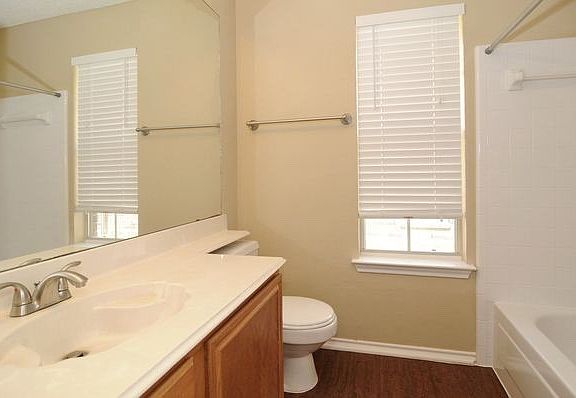 5th image of 2844 Sommerset Dr