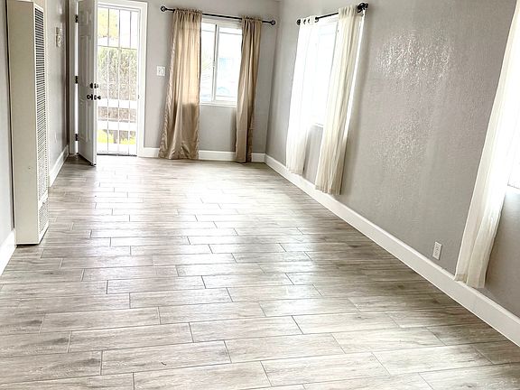 3rd image of 8958 Dorothy Ave