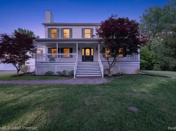 10301 Horseshoe Cir, Clarkston, MI 48348