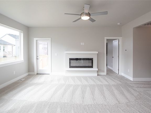 4th image of 700 SE Drumlin Dr