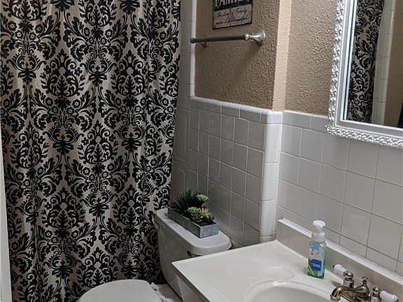 4th image of 3001 Redwood Ave