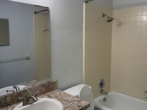 5th image of 655 Avenue B SW APT B