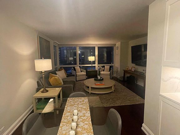 4th image of 1345 N Astor St #803