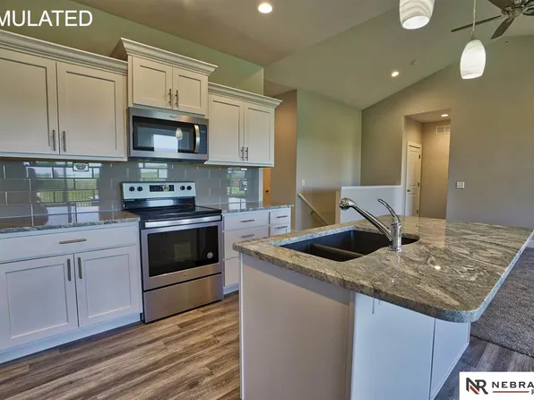 8721 S 37th St, Lincoln, NE 68516