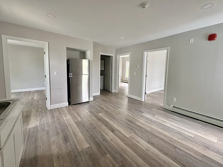 48 Knox St #3 — Photo 2