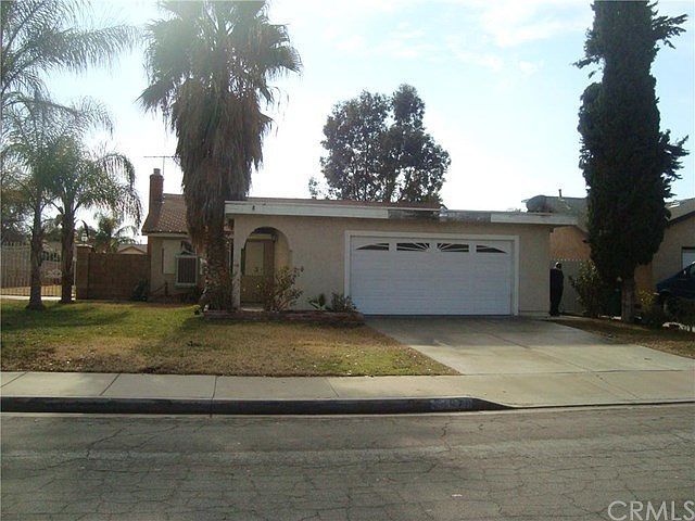 FRONT OF THE HOUSE