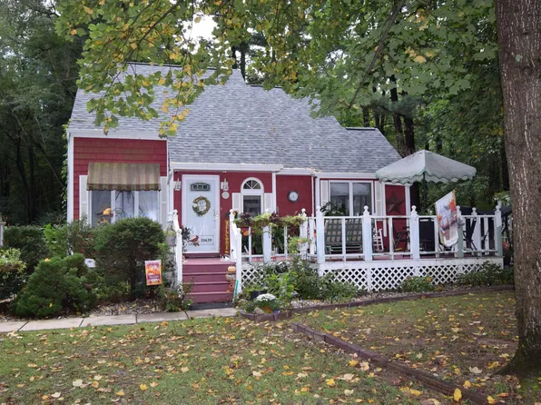 10639 E Iroquois Rd, Walkerton, IN 46574