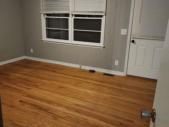 3rd image of 754 Iris Dr