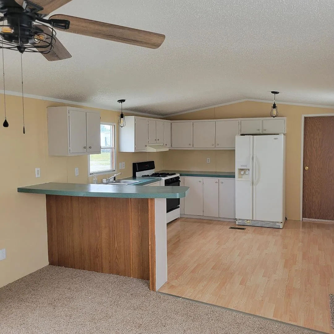 32870 Waverly St — Photo 2