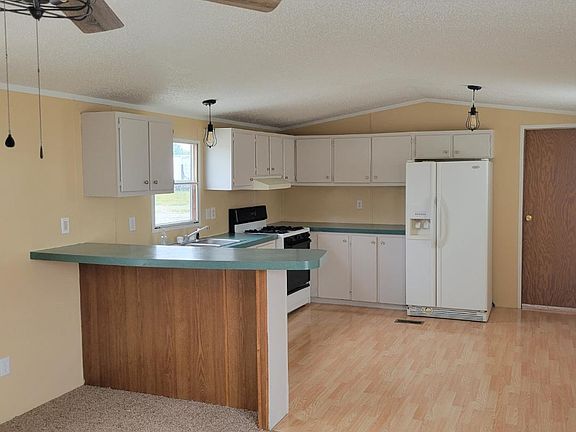 2nd image of 32870 Waverly St #38