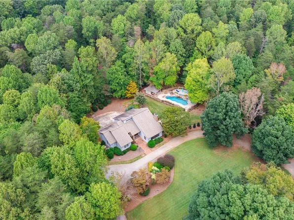 8230 Hunting Cog Rd, Oak Ridge, NC 27310