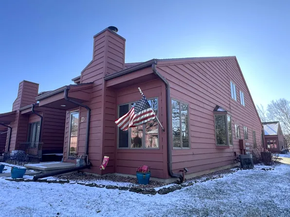 2230 Meadowbrook Ct APT D, Oshkosh, WI 54904