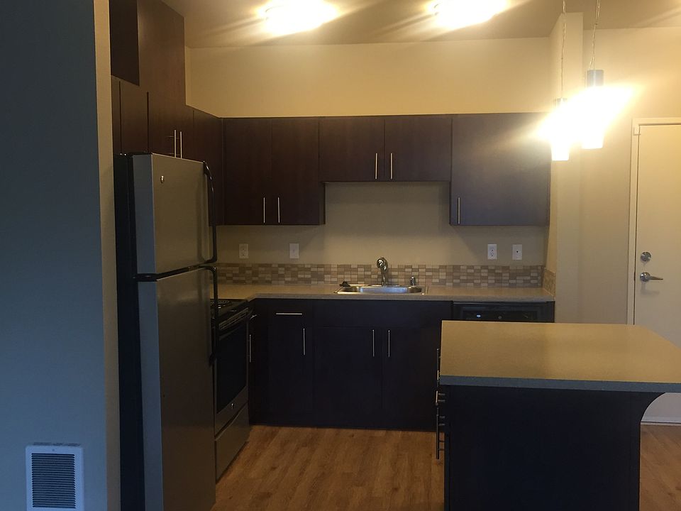 1st image of 975 NE Discovery Dr Unit 205