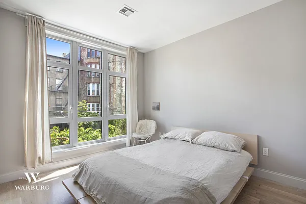 Sold by Warburg | media 13