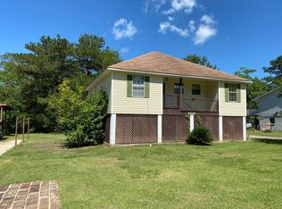 10421 Riverbend Dr, Moss Point, MS 39562