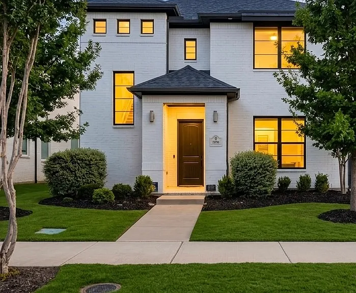 1010 Kennedy Dr — Photo 1