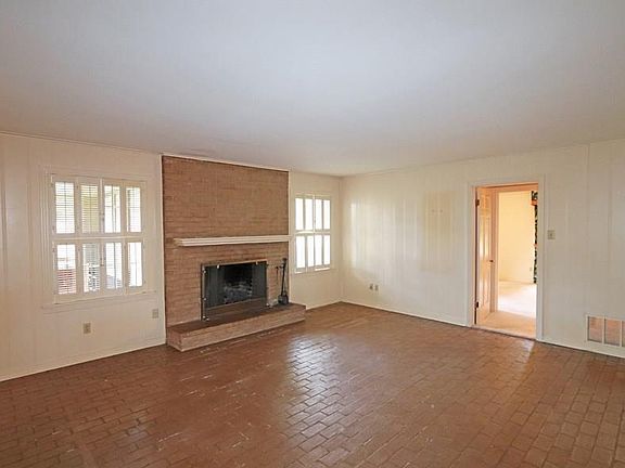 5th image of 1910 Sterling Dr