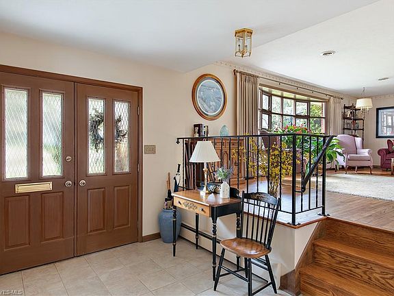 3rd image of 270 Tanglewood Trl