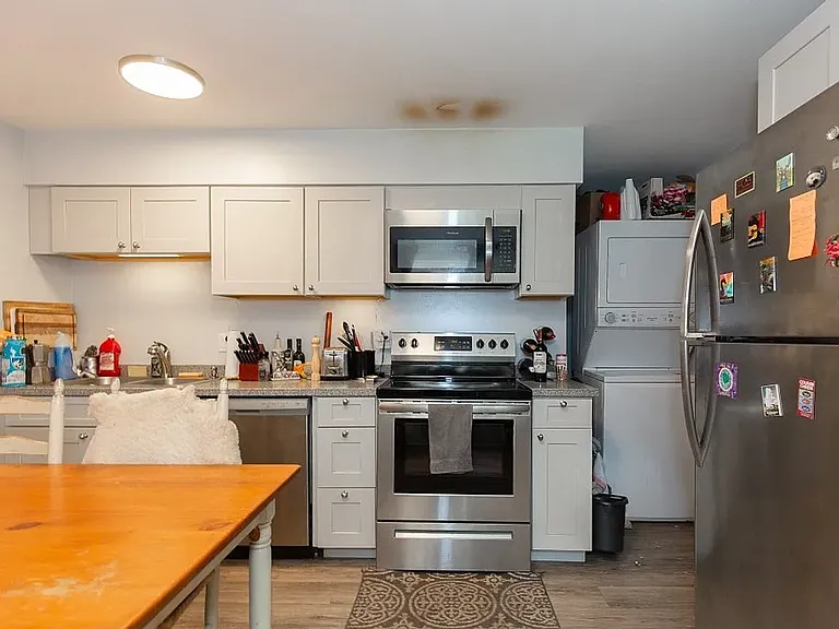 504 N 19th Ave — Photo 3