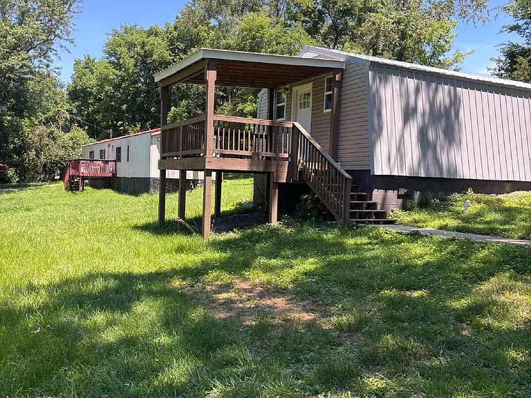 1005 Ross Ln — Photo 1