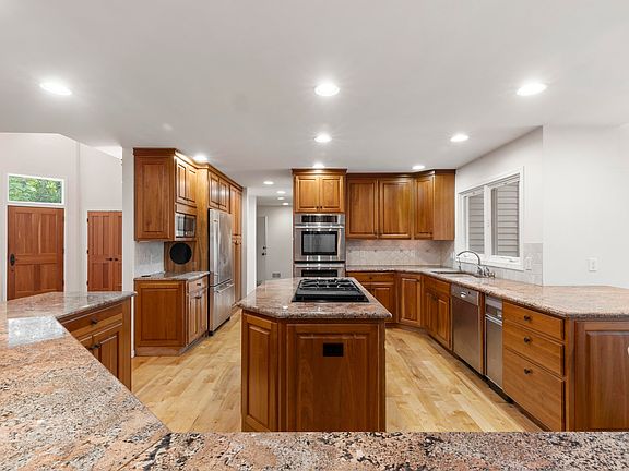 5th image of 10376 Harmony Dr