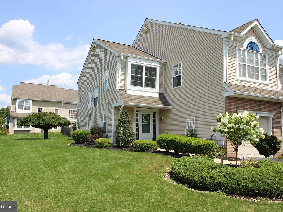 36 Honey Locust Ln