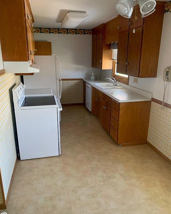 704 2nd Ave SW, West Bend, IA 50597 Zillow