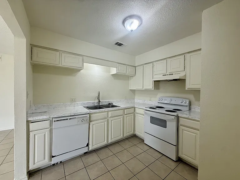 2057 W Walnut St #A — Photo 2