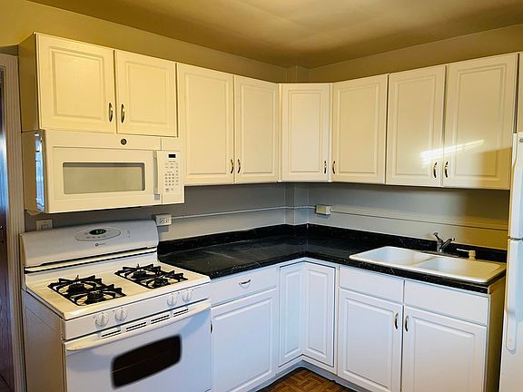 3rd image of 430 Elmwood Ave APT 1