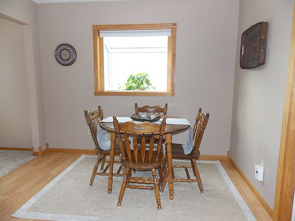 Dining area, light & bright