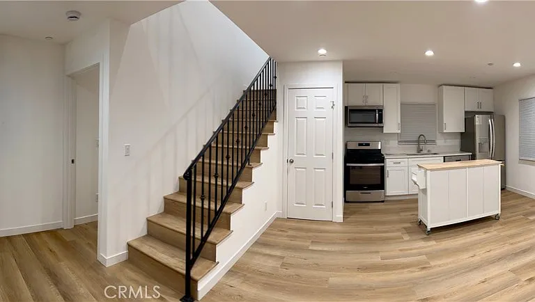18654 1/2 Runnymede St #1/2 — Photo 3
