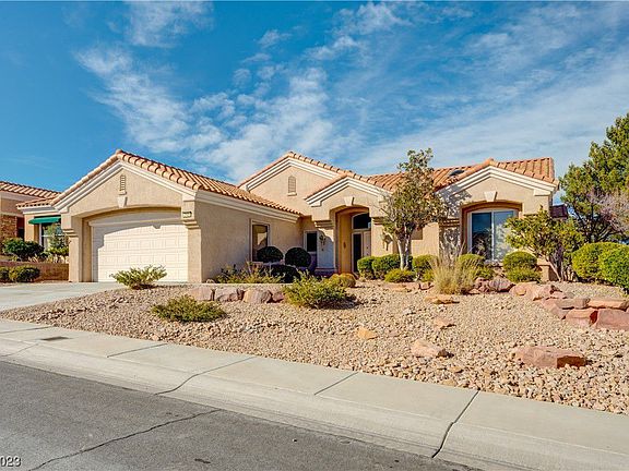 2nd image of 2909 Vista Butte Dr