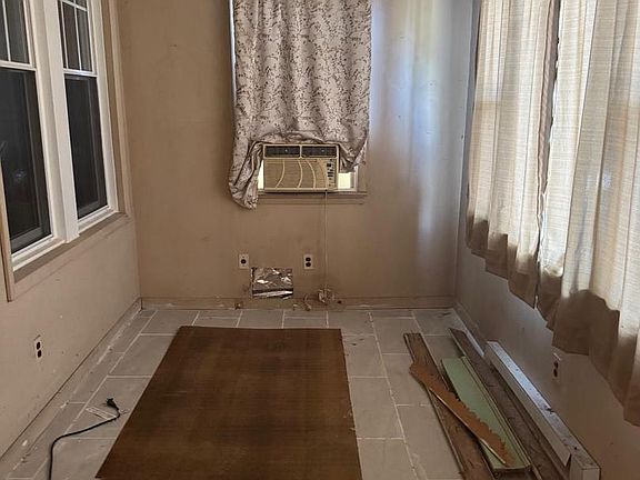 5th image of 3704 Varnum St