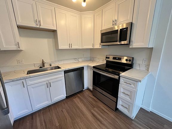 3rd image of 1068 Hornblend St #A