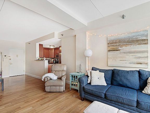 5th image of 3536 Cambridge Ave APT 2B
