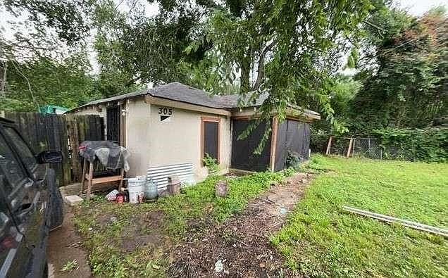 1st image of 305 W End St