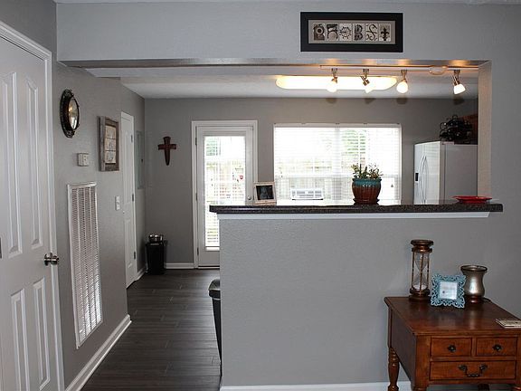 4th image of 233 Arapaho Dr