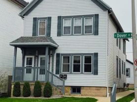 443 E Dover St, Milwaukee, WI