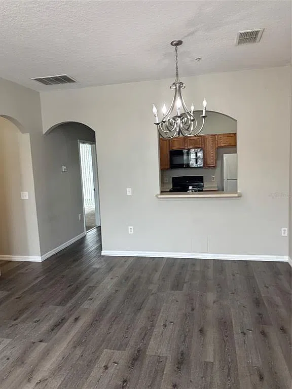 3 bed, 2.0 bath, 1000 sqft, $1,695 — Photo 2