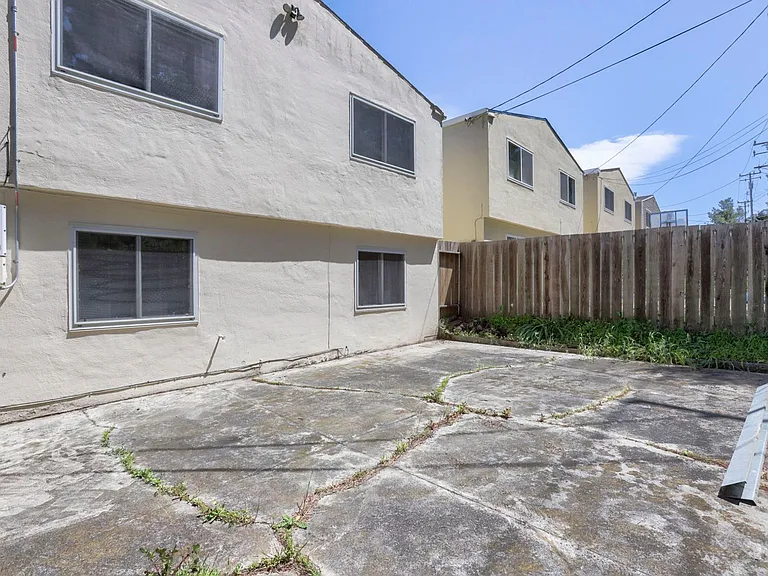88 Canterbury Ave — Photo 26